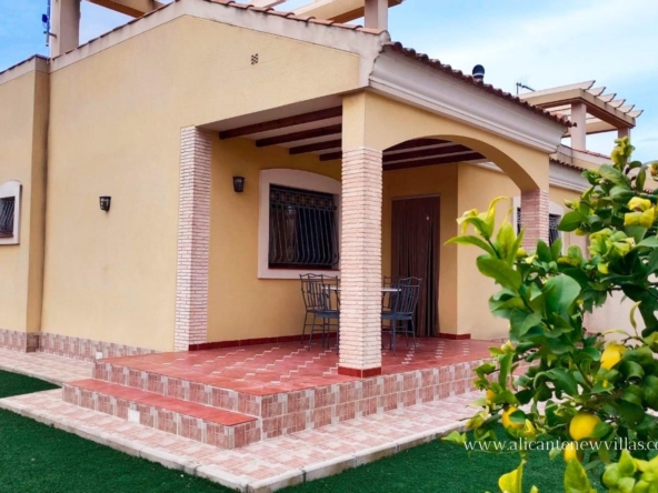 Villa for sale in Alicante